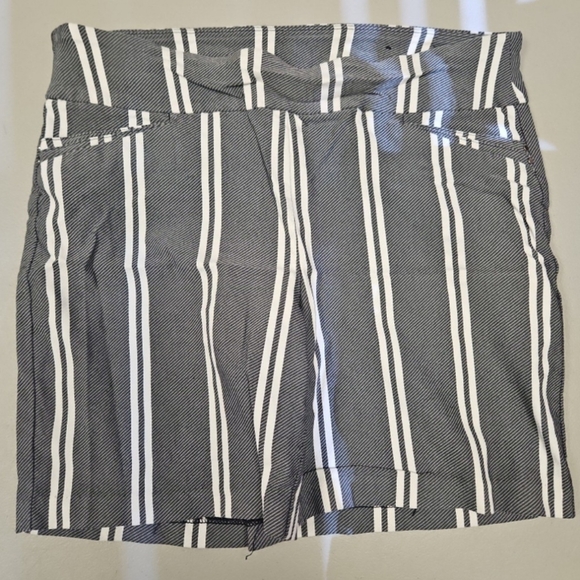 Attyre Dresses & Skirts - Attyre Women's Shorts Size 14